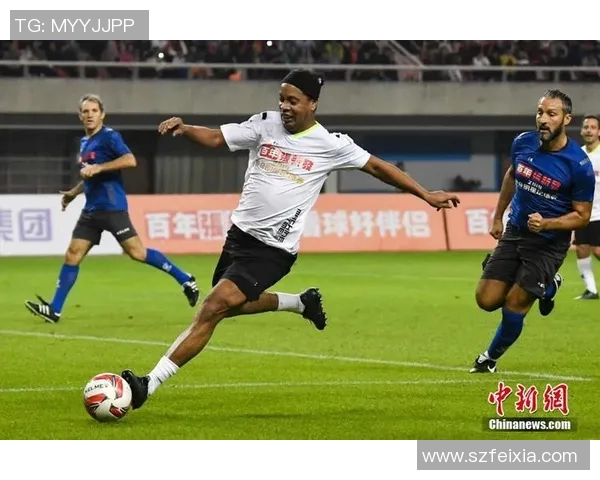 当今足坛巅峰之星揭秘全球最高足球明星的传奇与成就